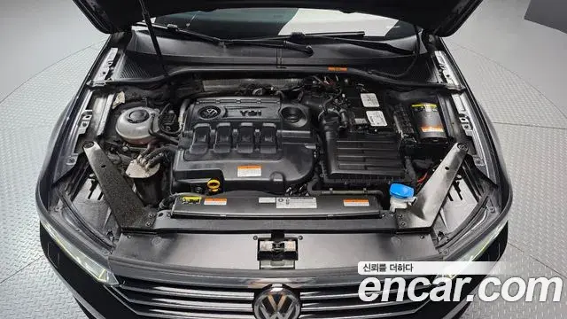 Volkswagen Passat GT 2018 — Şəkil 19/20