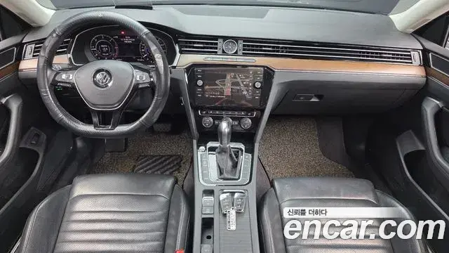 Volkswagen Passat GT 2018 — Şəkil 18/20