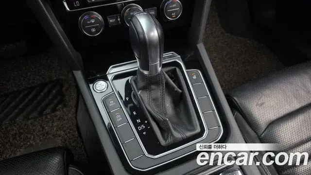 Volkswagen Passat GT 2018 — Şəkil 6/20