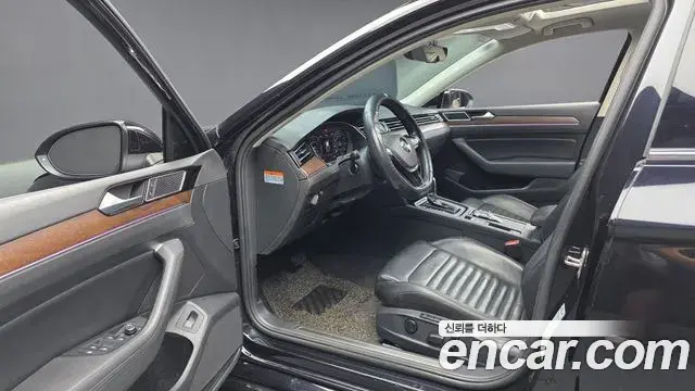 Volkswagen Passat GT 2018 — Şəkil 12/20