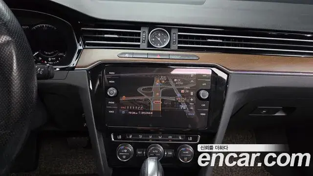 Volkswagen Passat GT 2018 — Şəkil 16/20
