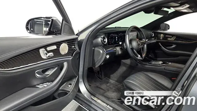 Mercedes-Benz E-Class 2021 — Фото 9/20