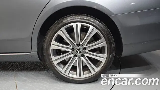 Mercedes-Benz E-Class 2021 — Şəkil 1/35