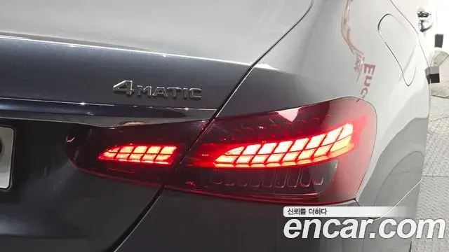 Mercedes-Benz E-Class 2021 — Şəkil 23/35