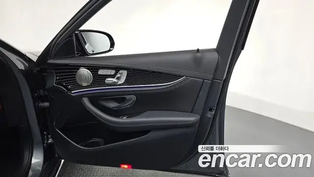Mercedes-Benz E-Class 2021 — Şəkil 31/35