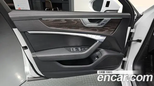 Audi A6 2019 — Photo 3/33