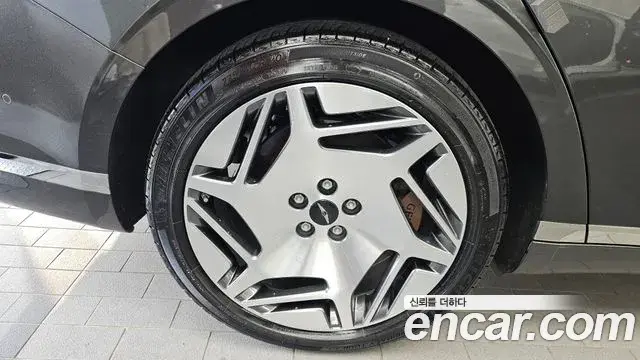 Genesis G90 2023 — ფოტო 28/35
