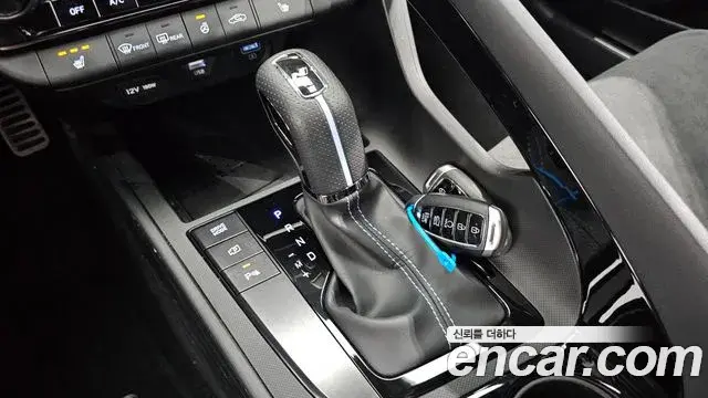 Hyundai The New Avante Hybrid 2022 — ფოტო 18/32