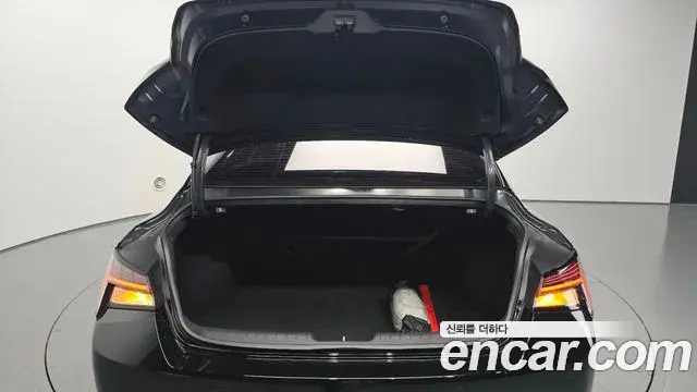 Hyundai The New Avante Hybrid 2022 — ფოტო 15/32