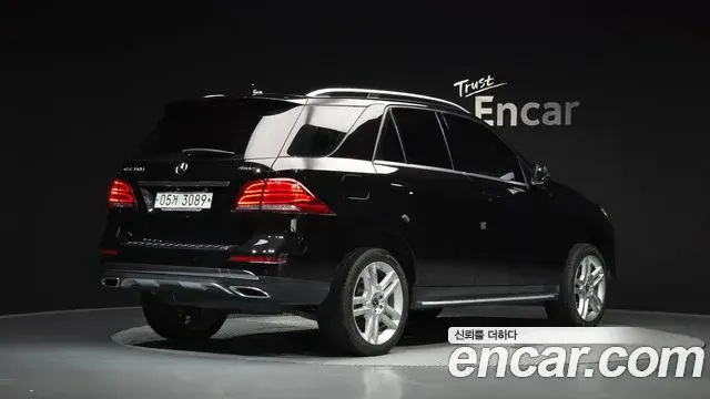 Mercedes-Benz GLE-Class 2018 — Şəkil 9/20