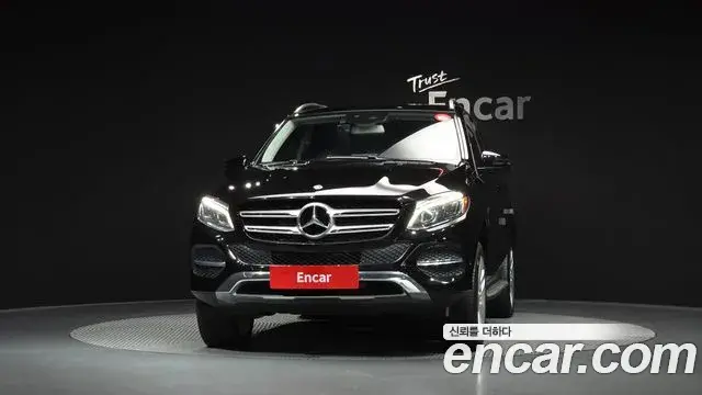 Mercedes-Benz GLE-Class 2018 — Şəkil 10/20