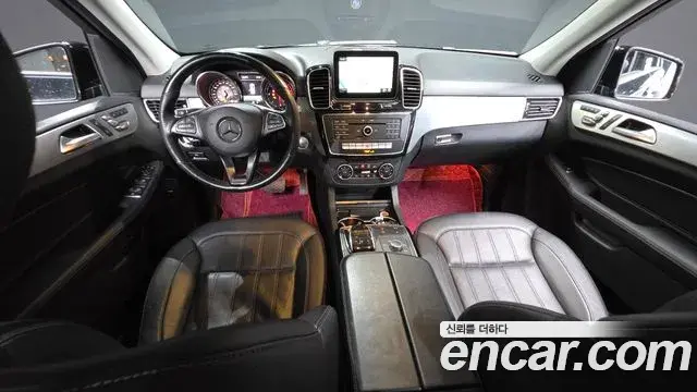 Mercedes-Benz GLE-Class 2018 — Şəkil 7/20
