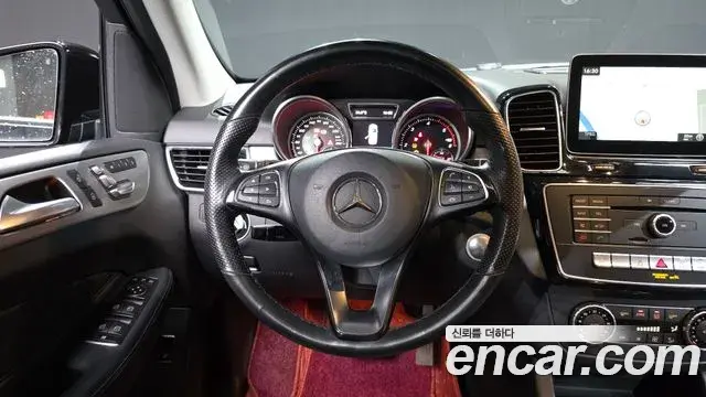 Mercedes-Benz GLE-Class 2018 — Şəkil 13/20