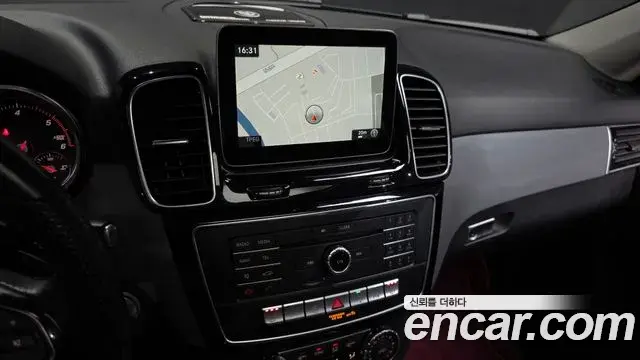 Mercedes-Benz GLE-Class 2018 — Şəkil 16/20