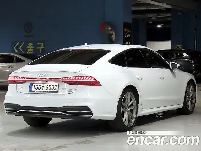 Audi A7 2020 — ფოტო 8/20