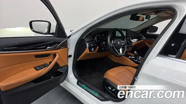 BMW 5 Series 2018 — Photo 19/20