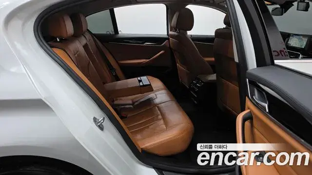 BMW 5 Series 2018 — Photo 10/20