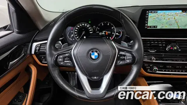 BMW 5 Series 2018 — Photo 18/20