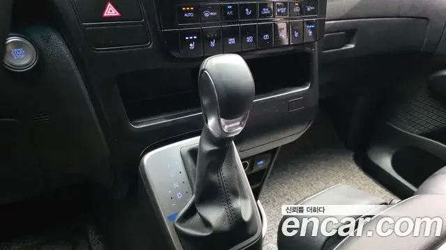 Hyundai Staria 2025 — Фото 9/20