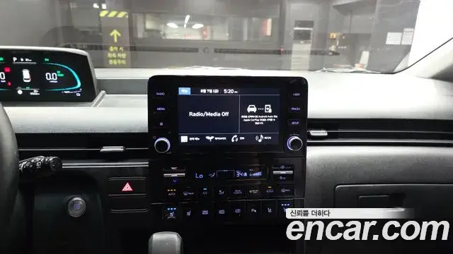 Hyundai Staria 2025 — Фото 15/20