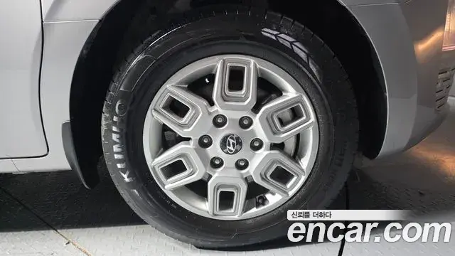 Hyundai Staria 2025 — Photo 25/31