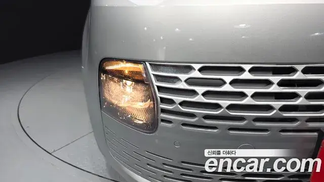 Hyundai Staria 2025 — Photo 12/31