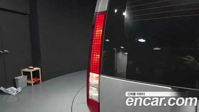 Hyundai Staria 2025 — Photo 15/31