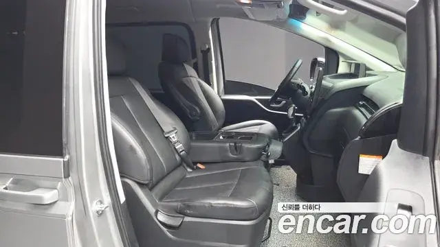 Hyundai Staria 2025 — Photo 5/31