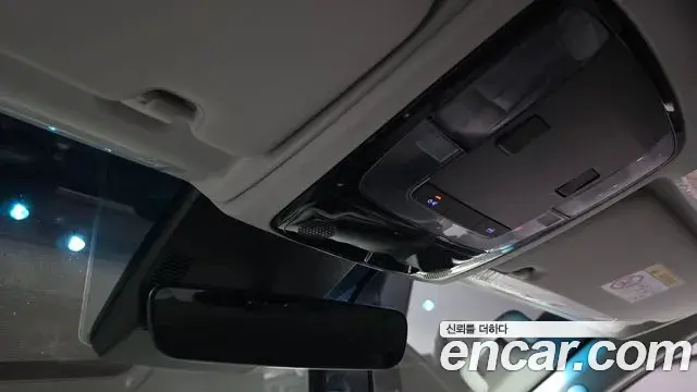 Hyundai Staria 2025 — Photo 6/31