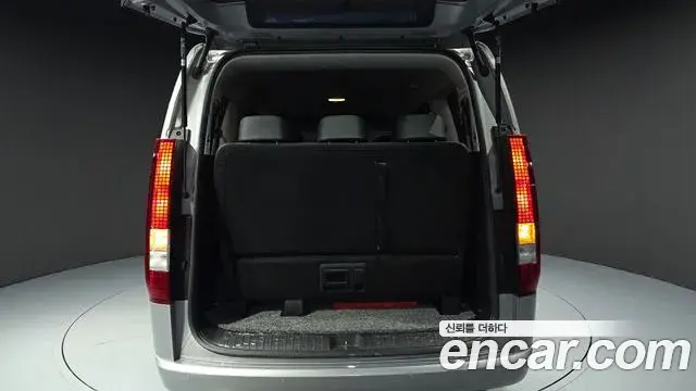 Hyundai Staria 2025 — Photo 20/31
