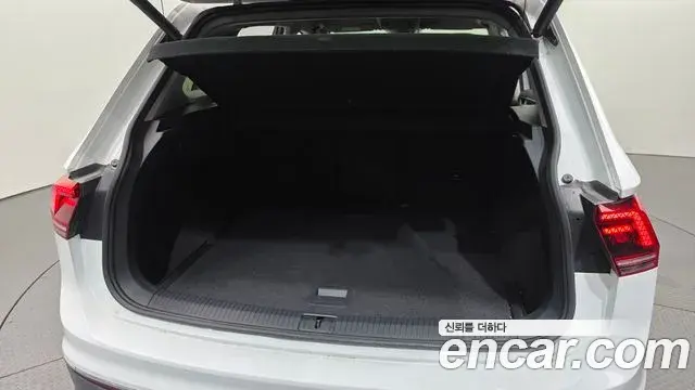 Volkswagen Tiguan 2020 — Şəkil 17/20