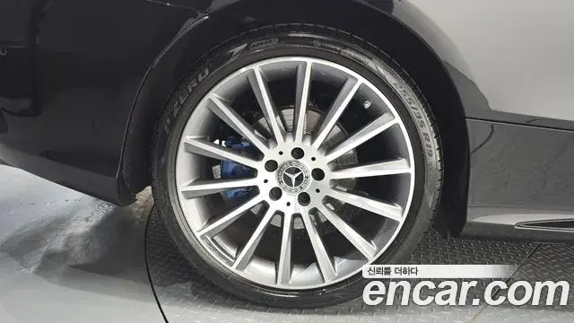 Mercedes-Benz C-Class 2023 — Photo 10/32