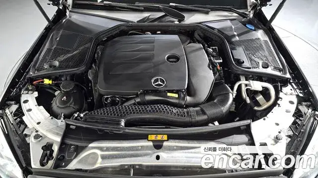 Mercedes-Benz C-Class 2023 — Photo 8/32