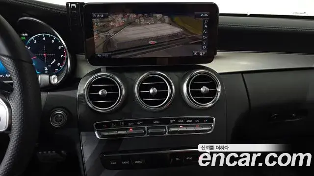 Mercedes-Benz C-Class 2023 — Photo 27/32