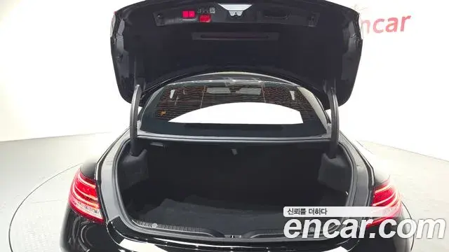 Mercedes-Benz C-Class 2023 — Photo 15/32