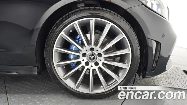 Mercedes-Benz C-Class 2023 — Photo 22/32