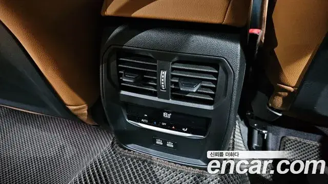 BMW 3 Series 2024 — Photo 21/31