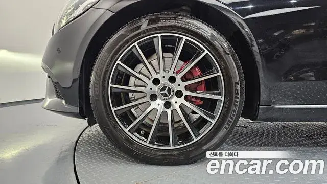 Mercedes-Benz C-Class 2019 — Şəkil 31/32