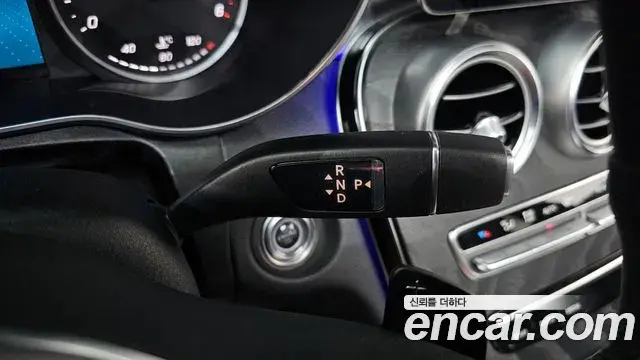 Mercedes-Benz C-Class 2019 — Şəkil 18/32