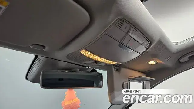 Mercedes-Benz C-Class 2019 — Şəkil 28/32