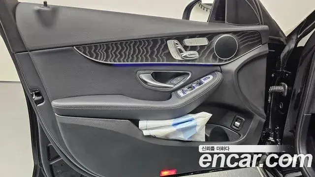 Mercedes-Benz C-Class 2019 — Şəkil 9/32