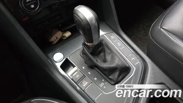Volkswagen Tiguan 2018 — Şəkil 13/20
