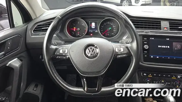 Volkswagen Tiguan 2018 — Şəkil 18/20
