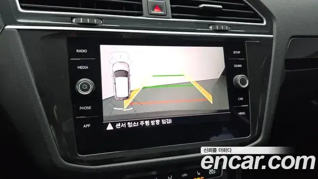 Volkswagen Tiguan 2018 — Şəkil 14/20