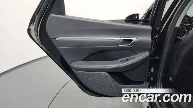 Hyundai Sonata Hybrid 2022 — Şəkil 13/30