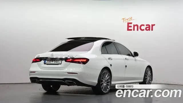 Mercedes-Benz E-Class 2022 — Şəkil 28/34