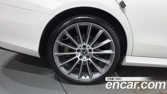 Mercedes-Benz E-Class 2022 — Şəkil 5/34