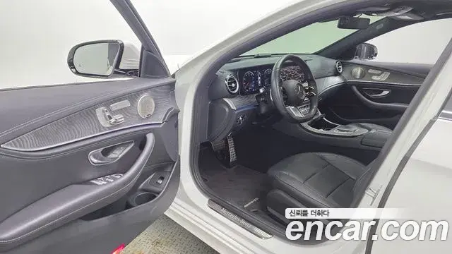 Mercedes-Benz E-Class 2022 — Şəkil 31/34