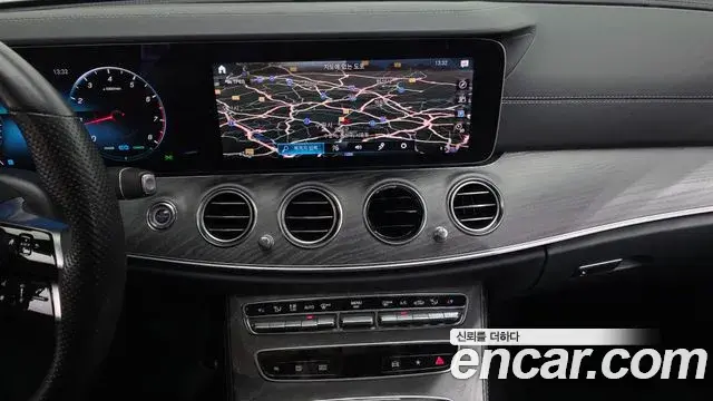 Mercedes-Benz E-Class 2022 — Şəkil 16/34