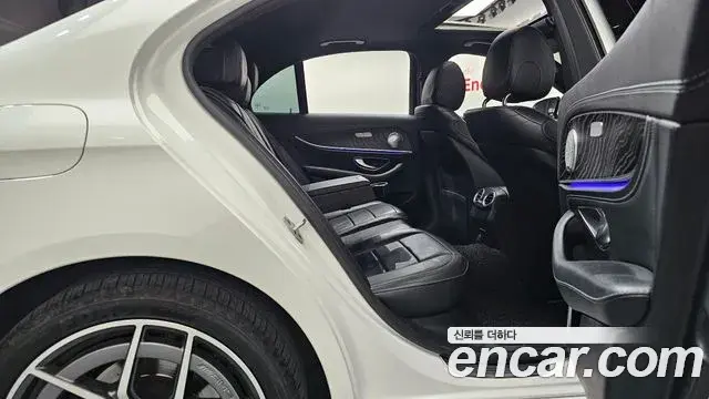 Mercedes-Benz E-Class 2020 — Фото 11/20